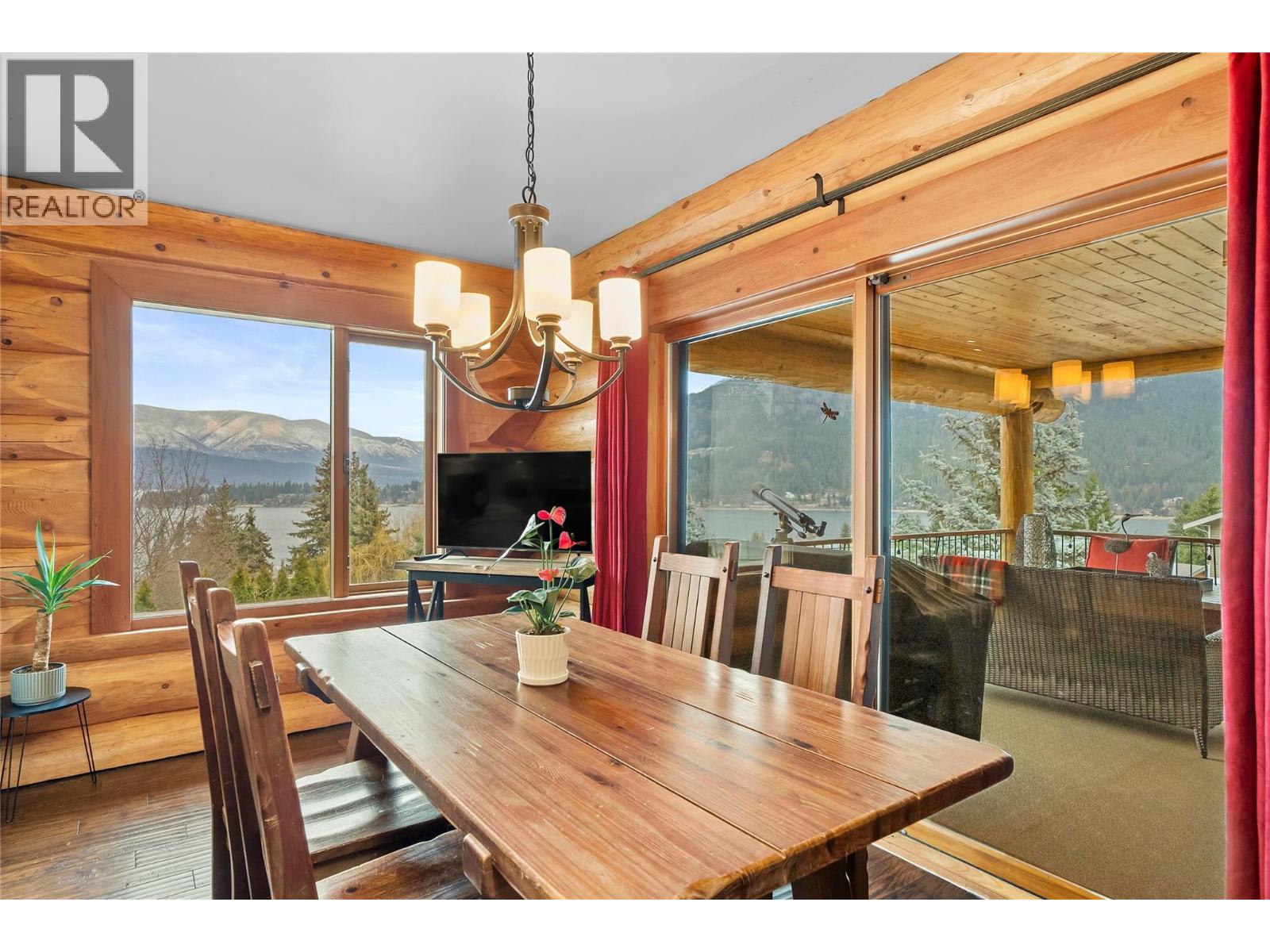 Gallery Images - 2822 Juniper Crescent, Blind Bay, BC
