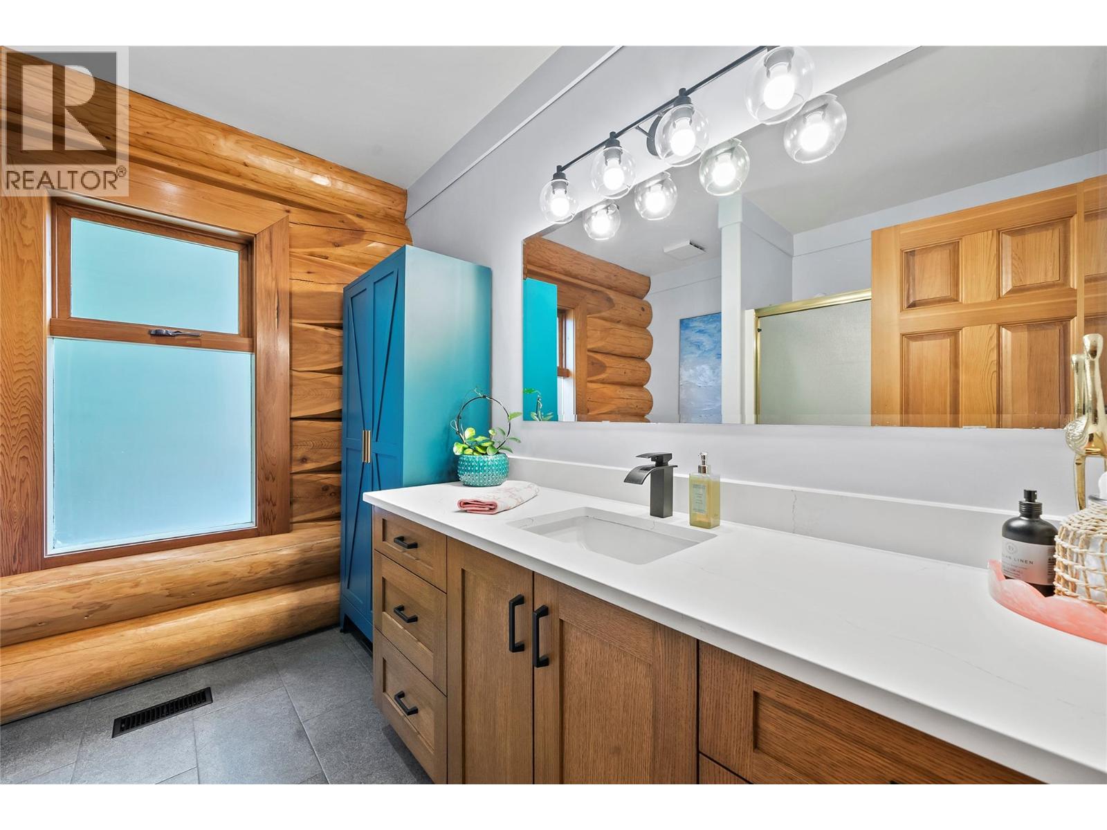 Gallery Images - 2822 Juniper Crescent, Blind Bay, BC