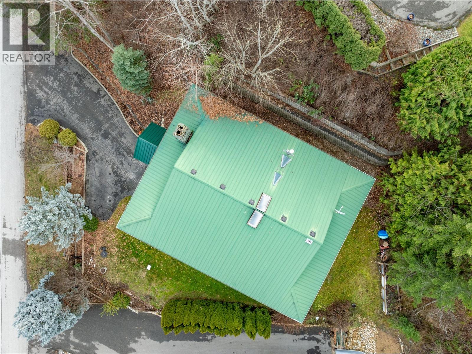 Gallery Images - 2822 Juniper Crescent, Blind Bay, BC