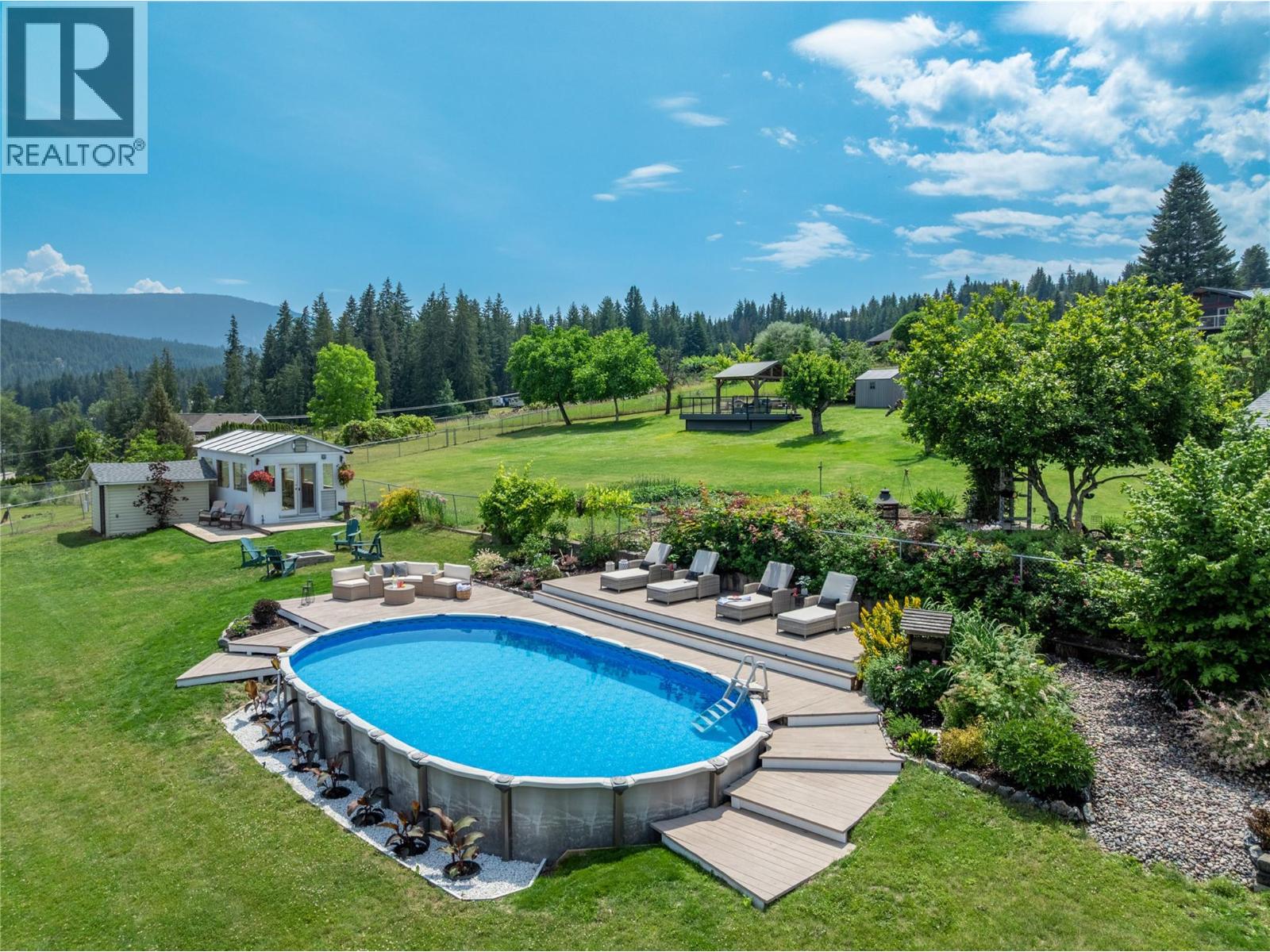 Gallery Images - 2484 Sunrise Boulevard, Blind Bay, BC