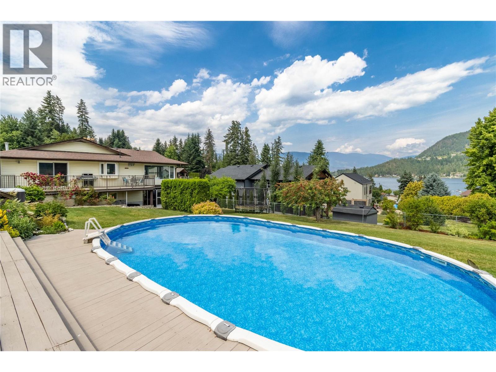 Gallery Images - 2484 Sunrise Boulevard, Blind Bay, BC