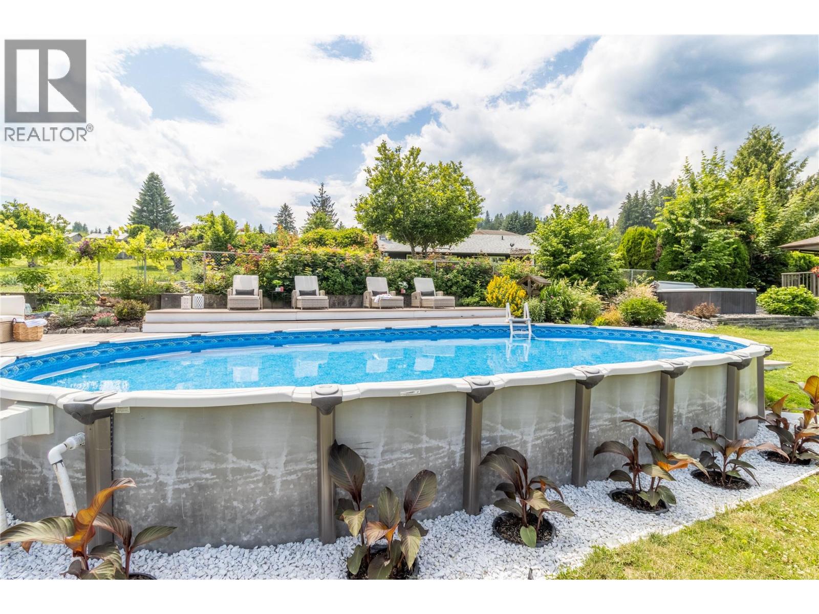 Gallery Images - 2484 Sunrise Boulevard, Blind Bay, BC