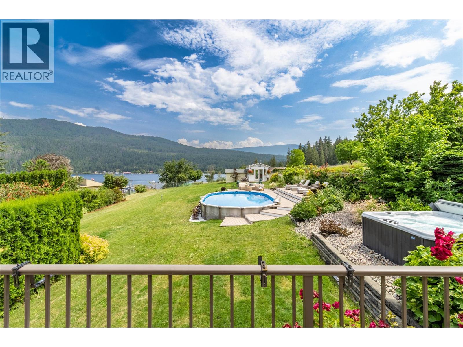 Gallery Images - 2484 Sunrise Boulevard, Blind Bay, BC