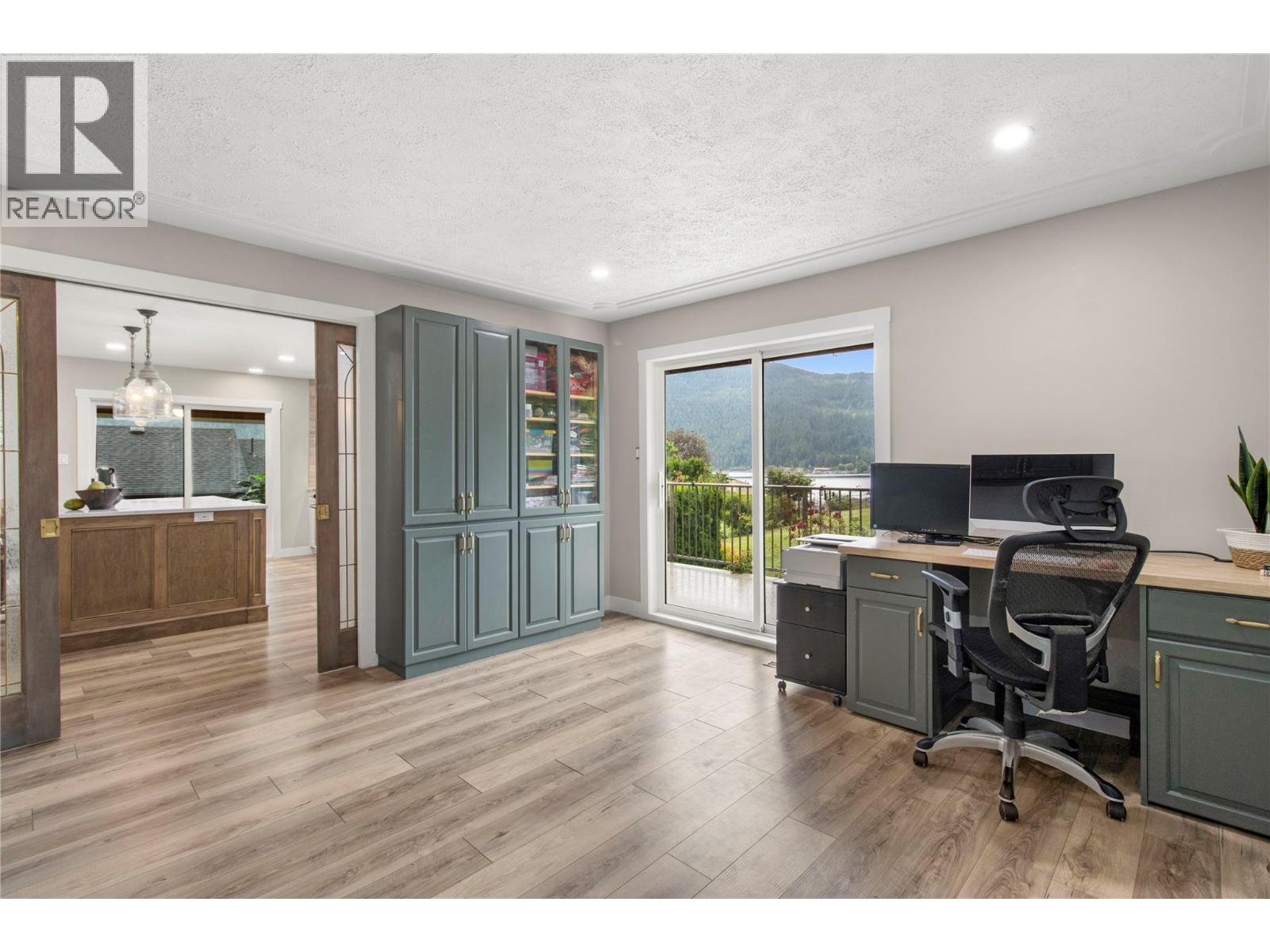 Gallery Images - 2484 Sunrise Boulevard, Blind Bay, BC
