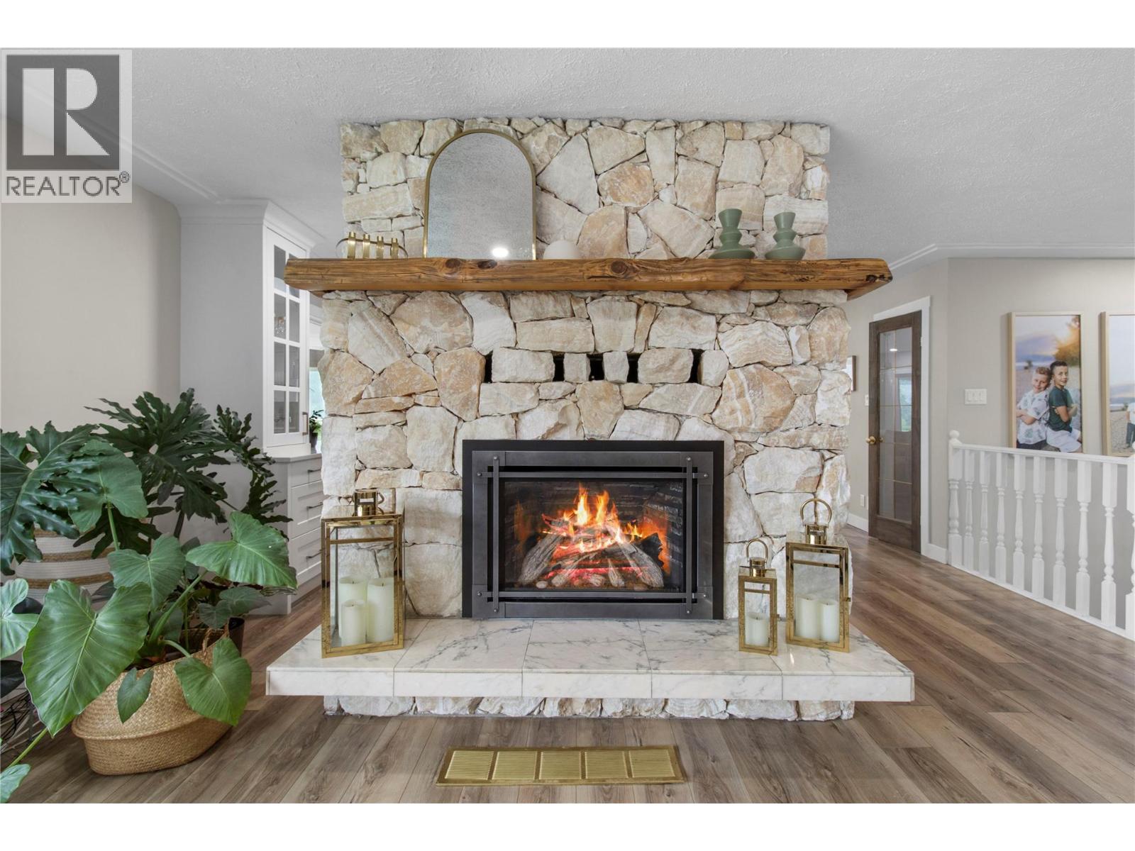 Gallery Images - 2484 Sunrise Boulevard, Blind Bay, BC
