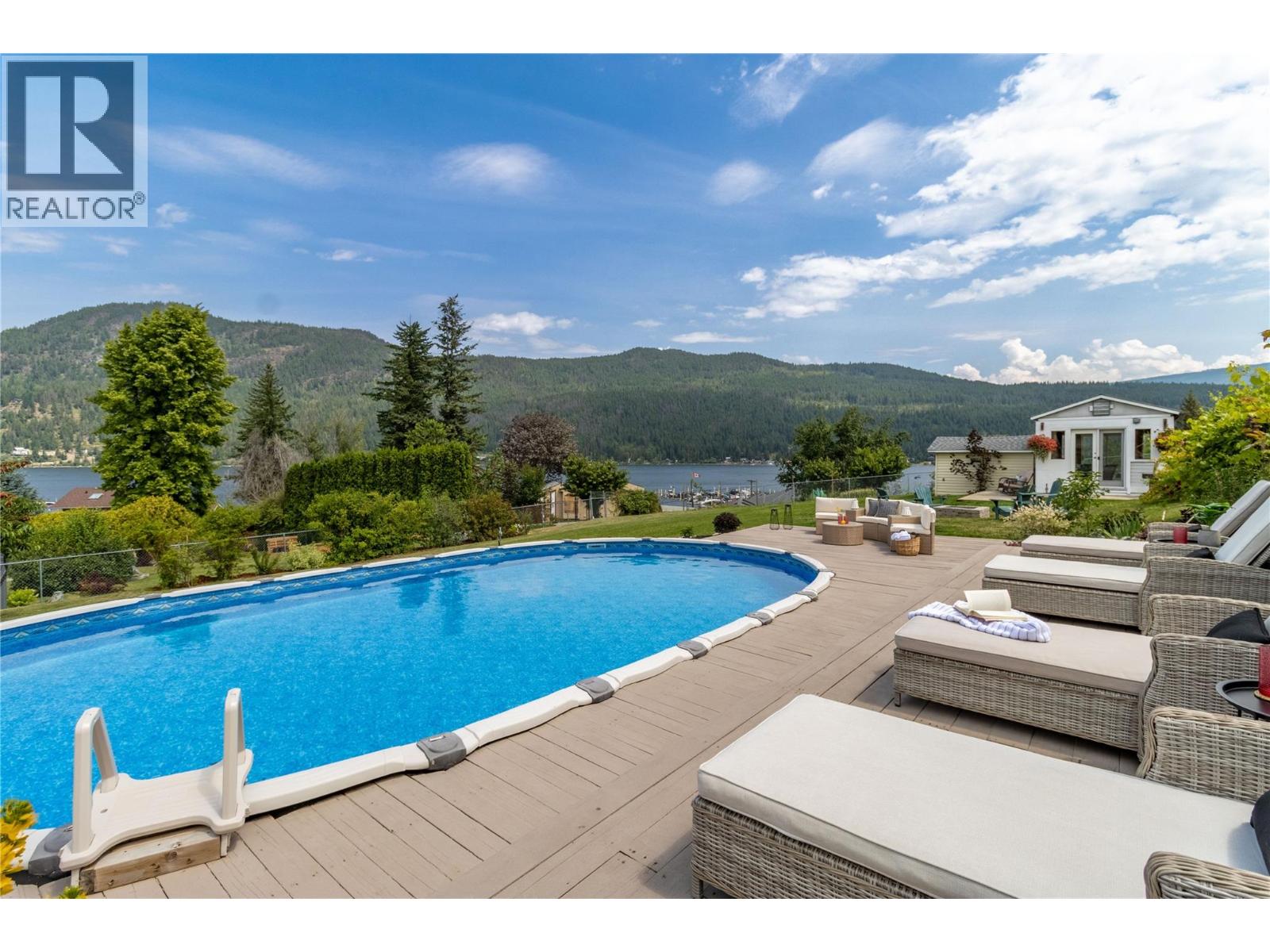 Gallery Images - 2484 Sunrise Boulevard, Blind Bay, BC