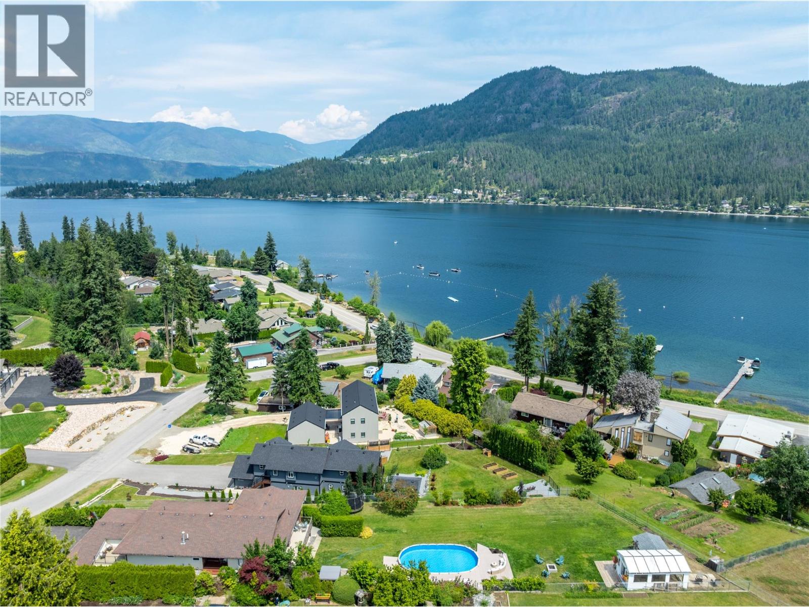 Gallery Images - 2484 Sunrise Boulevard, Blind Bay, BC