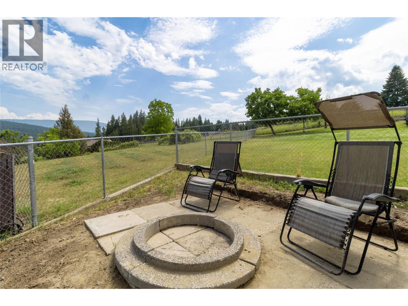 Gallery Images - 2484 Sunrise Boulevard, Blind Bay, BC