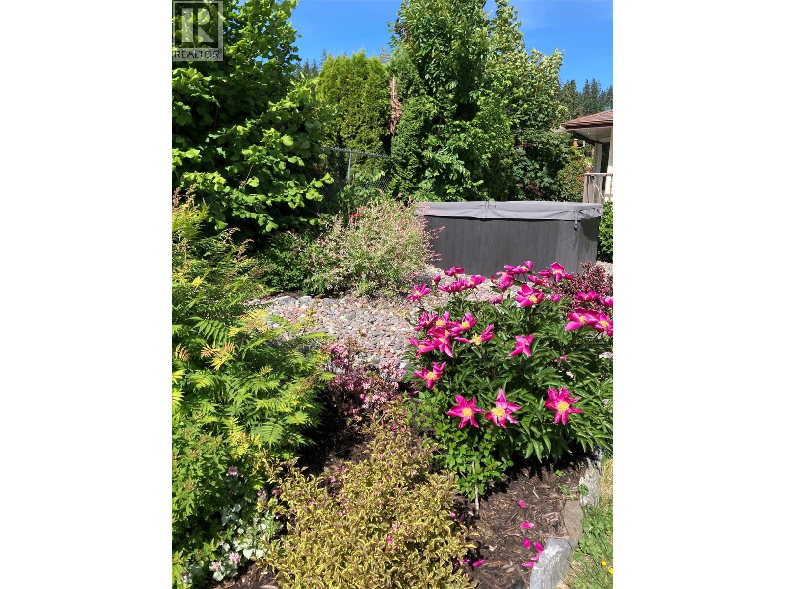 Gallery Images - 2484 Sunrise Boulevard, Blind Bay, BC